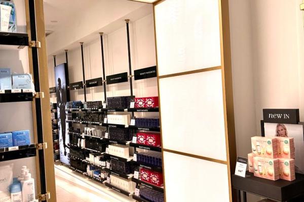 Douglas Roma - interni