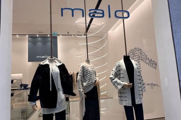 vetrina malo illuminazione custom